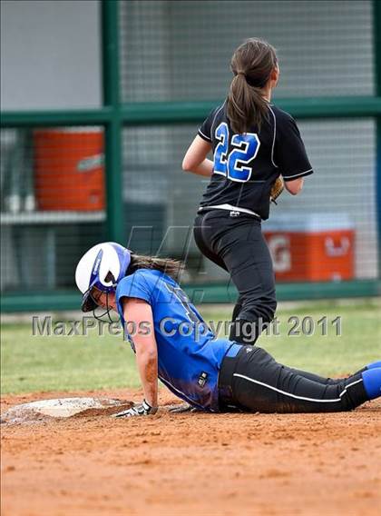 Thumbnail 2 in Midlothian vs. Southwest Christian (Mansfield Tournament) photogallery.