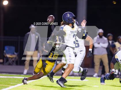 Thumbnail 2 in Douglas County vs Carrollton photogallery.