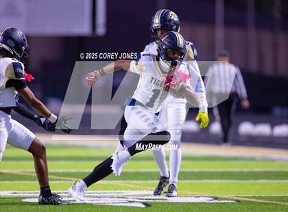 Thumbnail 2 in Douglas County vs Carrollton photogallery.