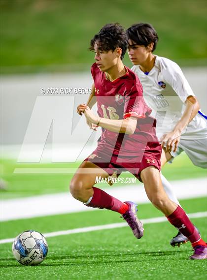 Thumbnail 2 in Grand Oaks vs Cypress Woods (UIL6A Region 2 Area playoff) photogallery.