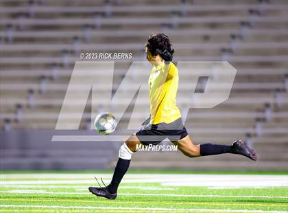 Thumbnail 3 in Grand Oaks vs Cypress Woods (UIL6A Region 2 Area playoff) photogallery.