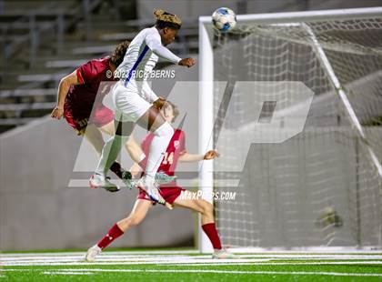 Thumbnail 3 in Grand Oaks vs Cypress Woods (UIL6A Region 2 Area playoff) photogallery.