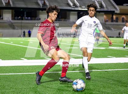 Thumbnail 2 in Grand Oaks vs Cypress Woods (UIL6A Region 2 Area playoff) photogallery.