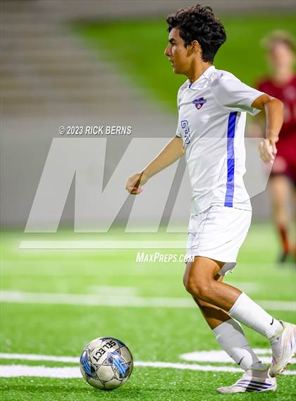 Thumbnail 3 in Grand Oaks vs Cypress Woods (UIL6A Region 2 Area playoff) photogallery.