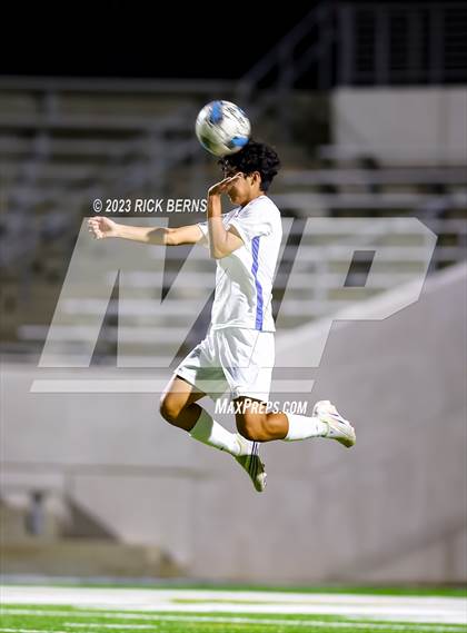 Thumbnail 3 in Grand Oaks vs Cypress Woods (UIL6A Region 2 Area playoff) photogallery.