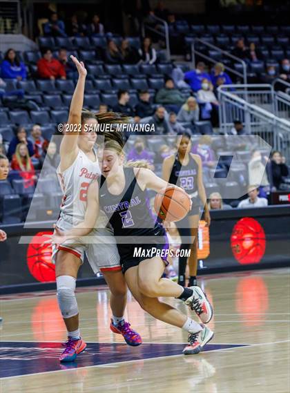 Thumbnail 1 in Omaha Central vs. Millard South (Metro Tournament Final) photogallery.