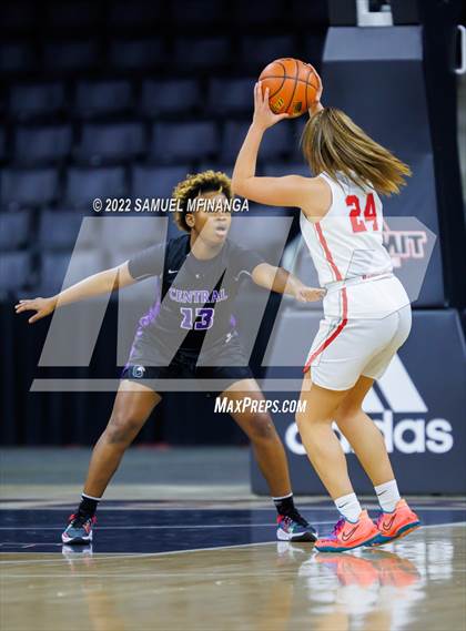 Thumbnail 1 in Omaha Central vs. Millard South (Metro Tournament Final) photogallery.