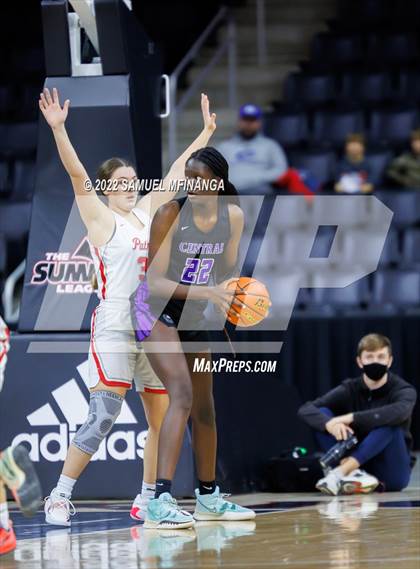 Thumbnail 2 in Omaha Central vs. Millard South (Metro Tournament Final) photogallery.