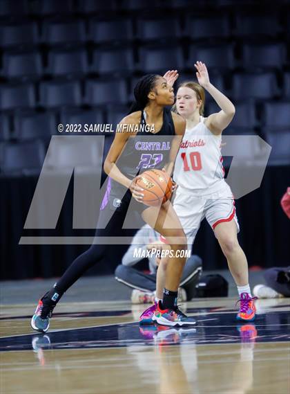 Thumbnail 1 in Omaha Central vs. Millard South (Metro Tournament Final) photogallery.