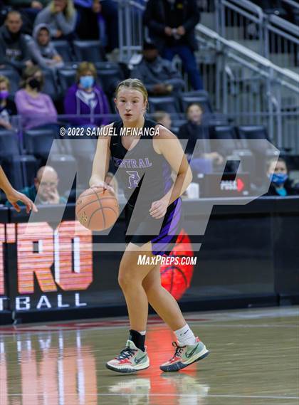 Thumbnail 2 in Omaha Central vs. Millard South (Metro Tournament Final) photogallery.