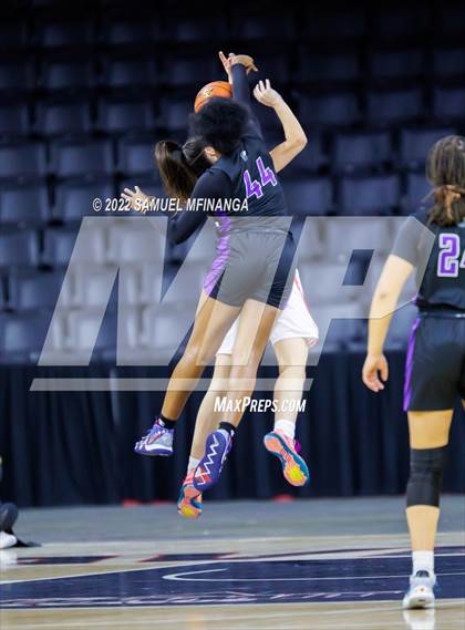 Thumbnail 2 in Omaha Central vs. Millard South (Metro Tournament Final) photogallery.