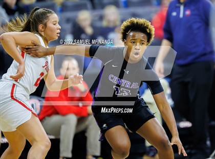 Thumbnail 1 in Omaha Central vs. Millard South (Metro Tournament Final) photogallery.
