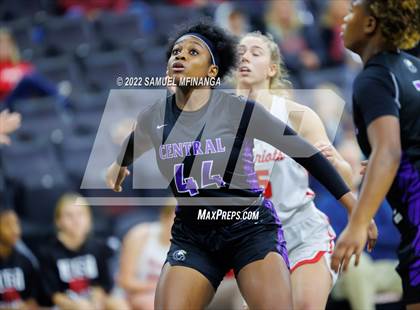Thumbnail 1 in Omaha Central vs. Millard South (Metro Tournament Final) photogallery.