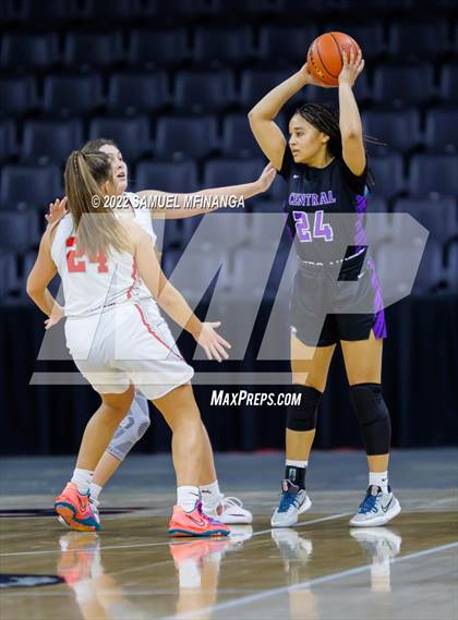 Thumbnail 3 in Omaha Central vs. Millard South (Metro Tournament Final) photogallery.