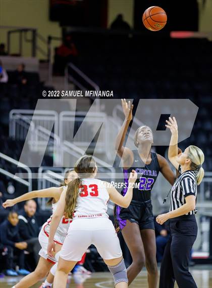Thumbnail 1 in Omaha Central vs. Millard South (Metro Tournament Final) photogallery.