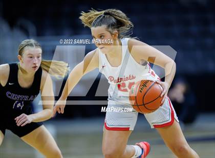 Thumbnail 3 in Omaha Central vs. Millard South (Metro Tournament Final) photogallery.
