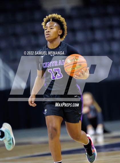 Thumbnail 2 in Omaha Central vs. Millard South (Metro Tournament Final) photogallery.