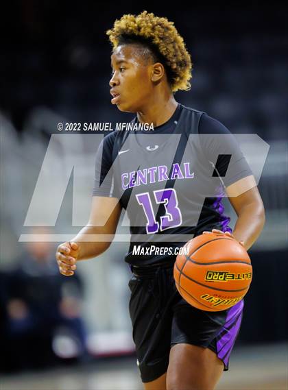 Thumbnail 1 in Omaha Central vs. Millard South (Metro Tournament Final) photogallery.