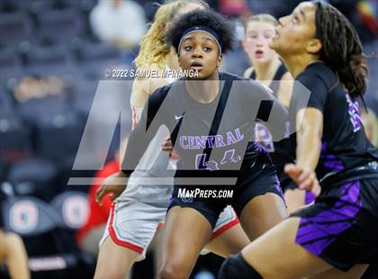 Thumbnail 1 in Omaha Central vs. Millard South (Metro Tournament Final) photogallery.