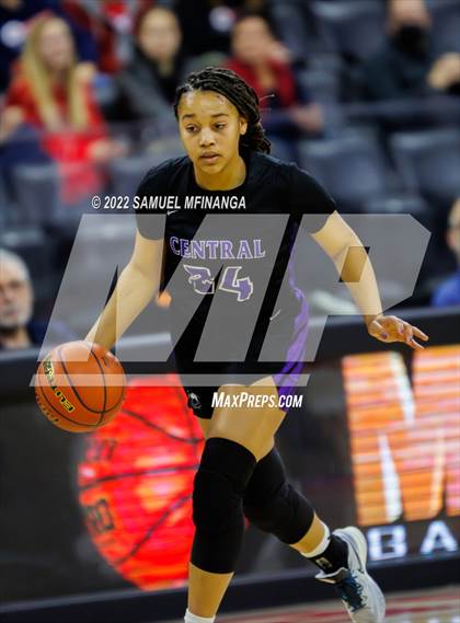 Thumbnail 2 in Omaha Central vs. Millard South (Metro Tournament Final) photogallery.