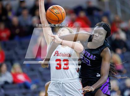 Thumbnail 3 in Omaha Central vs. Millard South (Metro Tournament Final) photogallery.