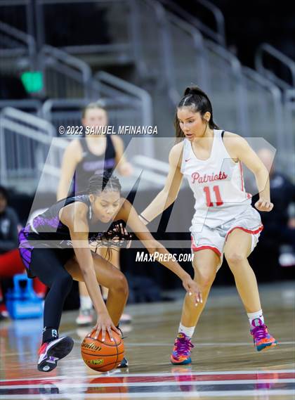 Thumbnail 1 in Omaha Central vs. Millard South (Metro Tournament Final) photogallery.