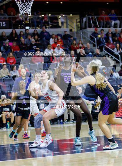Thumbnail 3 in Omaha Central vs. Millard South (Metro Tournament Final) photogallery.