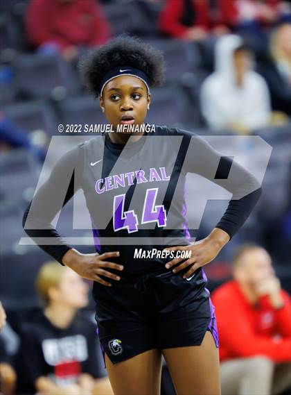 Thumbnail 3 in Omaha Central vs. Millard South (Metro Tournament Final) photogallery.