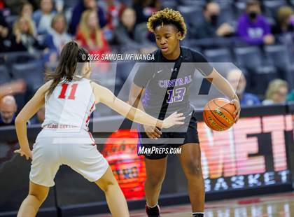 Thumbnail 2 in Omaha Central vs. Millard South (Metro Tournament Final) photogallery.