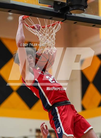 Thumbnail 2 in Avon vs. Plainfield (Sectional Semifinal) photogallery.