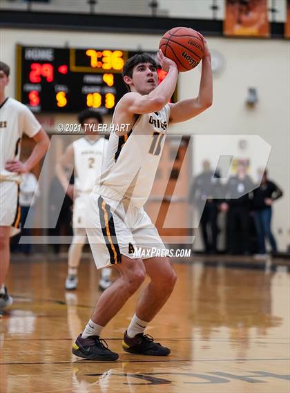 Thumbnail 3 in Avon vs. Plainfield (Sectional Semifinal) photogallery.