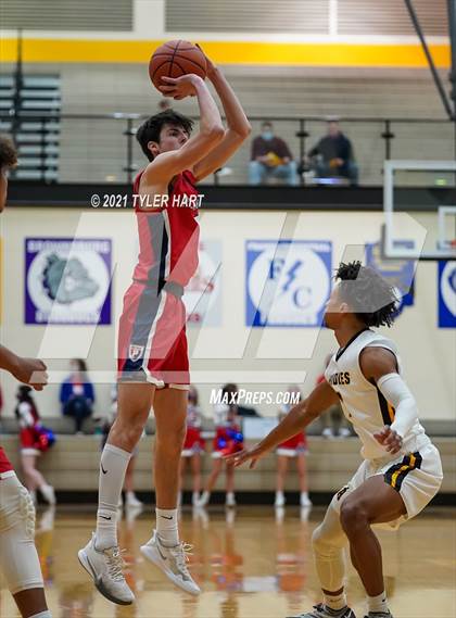 Thumbnail 3 in Avon vs. Plainfield (Sectional Semifinal) photogallery.
