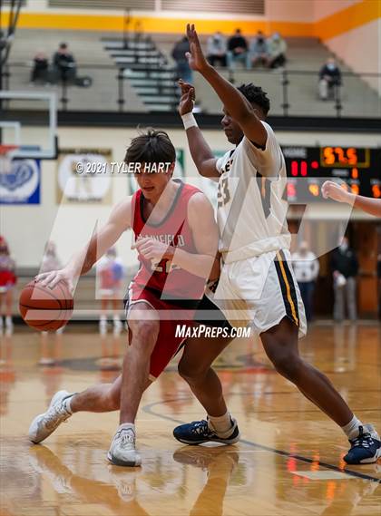 Thumbnail 2 in Avon vs. Plainfield (Sectional Semifinal) photogallery.