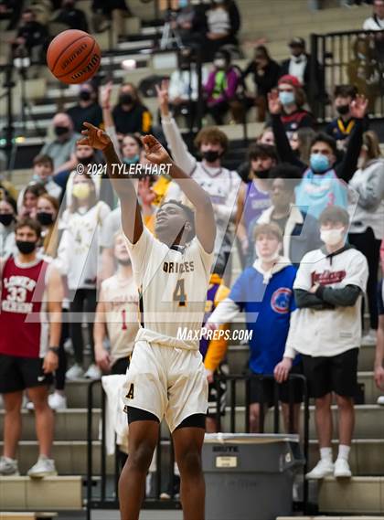 Thumbnail 3 in Avon vs. Plainfield (Sectional Semifinal) photogallery.