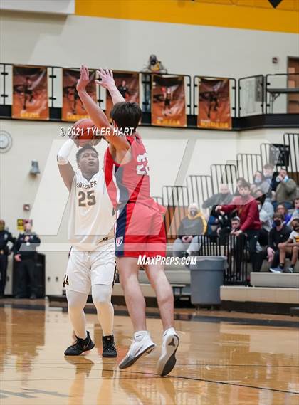 Thumbnail 3 in Avon vs. Plainfield (Sectional Semifinal) photogallery.