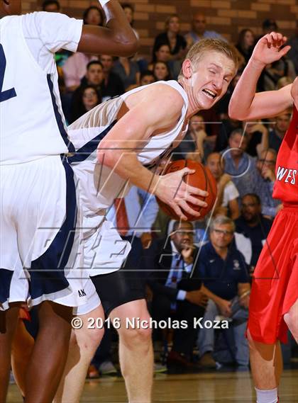 Thumbnail 3 in Harvard-Westlake vs. Loyola photogallery.