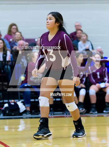 Thumbnail 1 in Sinton vs. Navarro (UIL 4A Regional Semifinal) photogallery.