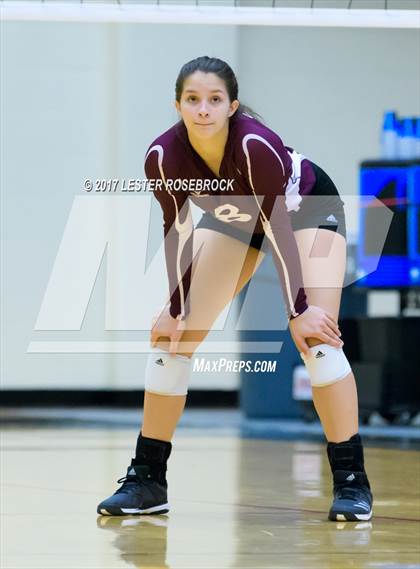 Thumbnail 3 in Sinton vs. Navarro (UIL 4A Regional Semifinal) photogallery.