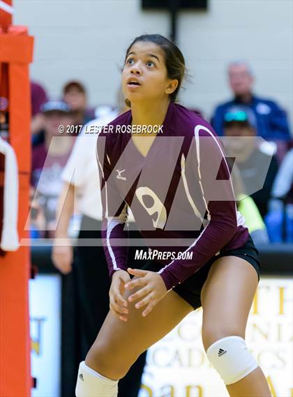 Thumbnail 1 in Sinton vs. Navarro (UIL 4A Regional Semifinal) photogallery.