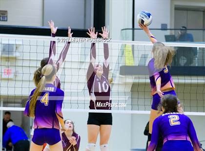 Thumbnail 1 in Sinton vs. Navarro (UIL 4A Regional Semifinal) photogallery.
