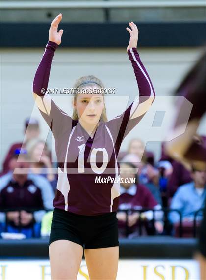 Thumbnail 3 in Sinton vs. Navarro (UIL 4A Regional Semifinal) photogallery.