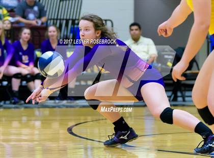 Thumbnail 2 in Sinton vs. Navarro (UIL 4A Regional Semifinal) photogallery.