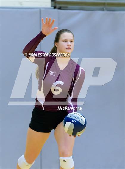 Thumbnail 2 in Sinton vs. Navarro (UIL 4A Regional Semifinal) photogallery.