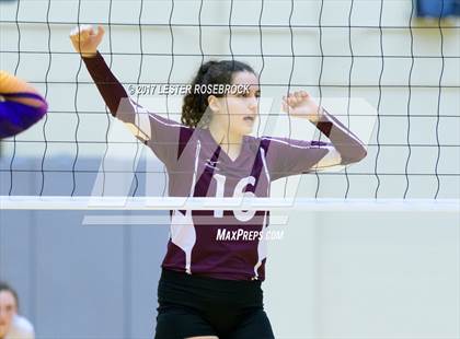 Thumbnail 3 in Sinton vs. Navarro (UIL 4A Regional Semifinal) photogallery.
