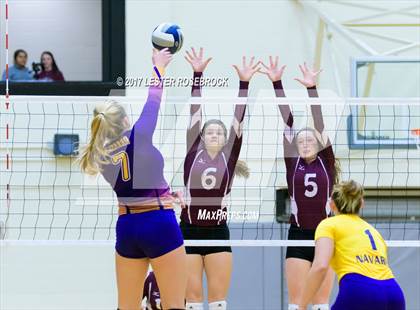 Thumbnail 1 in Sinton vs. Navarro (UIL 4A Regional Semifinal) photogallery.