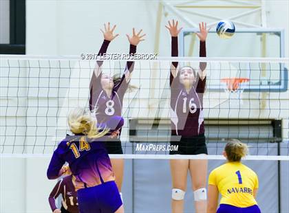 Thumbnail 3 in Sinton vs. Navarro (UIL 4A Regional Semifinal) photogallery.