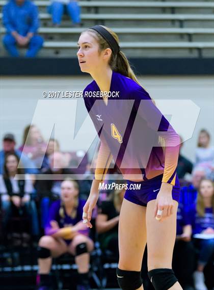 Thumbnail 3 in Sinton vs. Navarro (UIL 4A Regional Semifinal) photogallery.