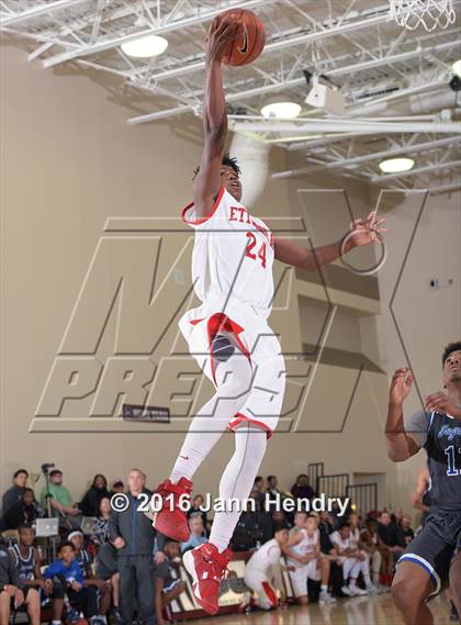 Thumbnail 3 in Etiwanda vs. Desert Pines (MaxPreps Holiday Classic) photogallery.