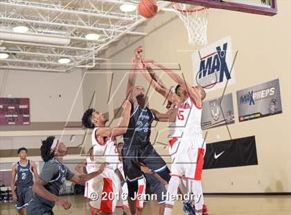 Thumbnail 3 in Etiwanda vs. Desert Pines (MaxPreps Holiday Classic) photogallery.