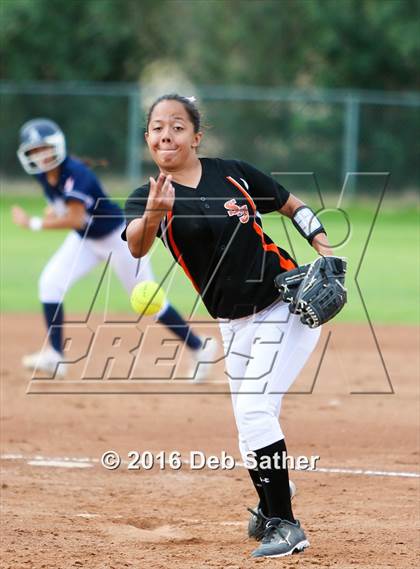 Thumbnail 2 in Aquinas vs San Jacinto photogallery.